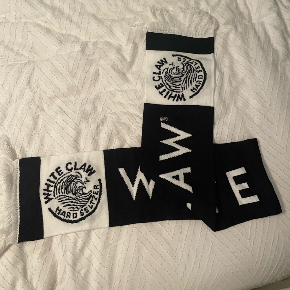 White Claw Scarf